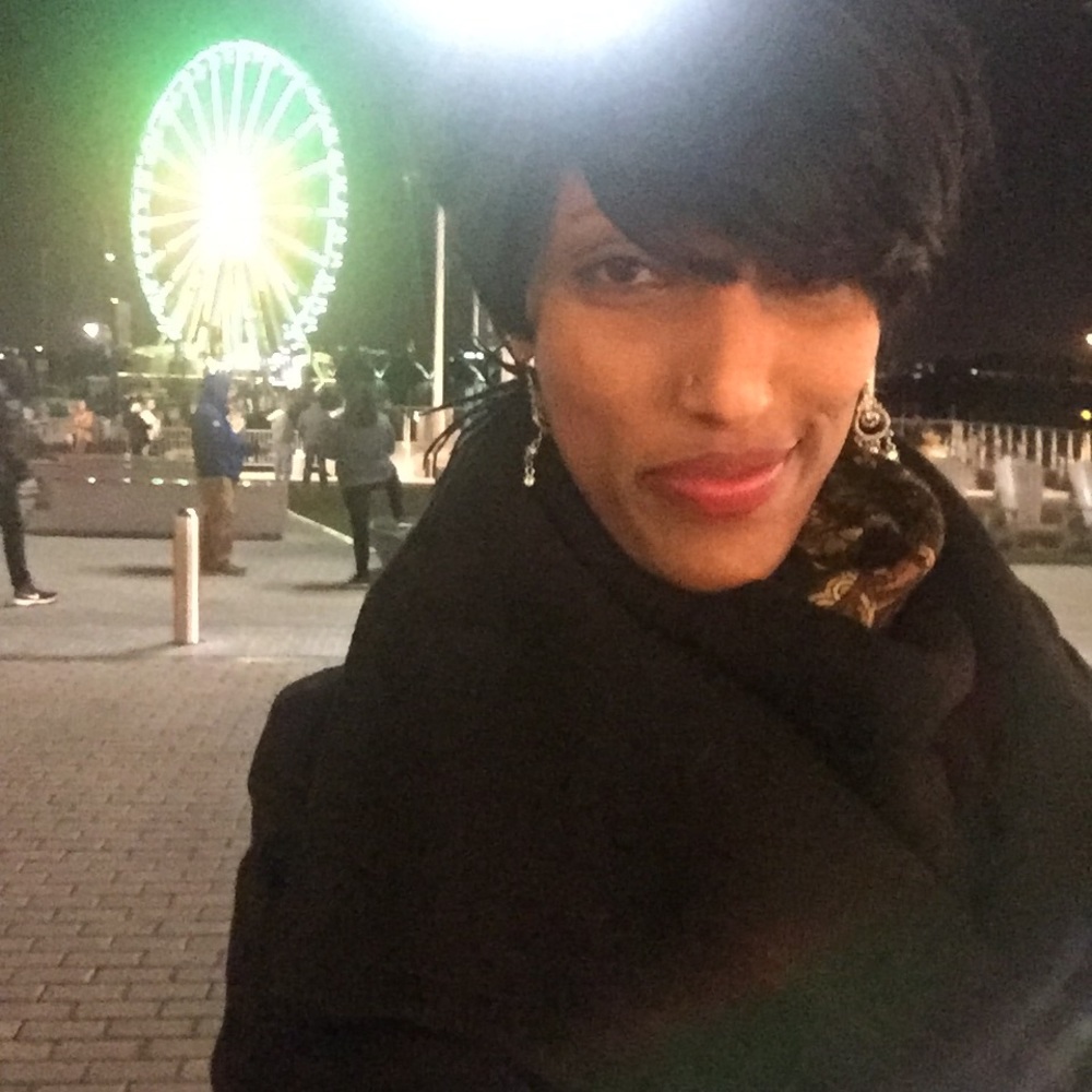 Meet your Posher, Efie